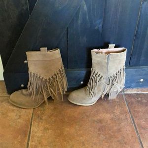 Fringe boots
